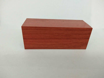 Het roodachtige Bruine Rechthoekhout beëindigt Aluminiumprofielen, Standaardaluminiumuitdrijving